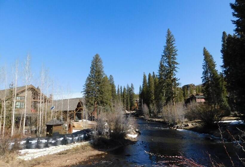 Relax & Recharge In Private Lake