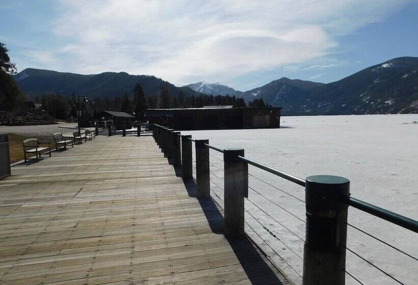 Relax & Recharge In Private Lake