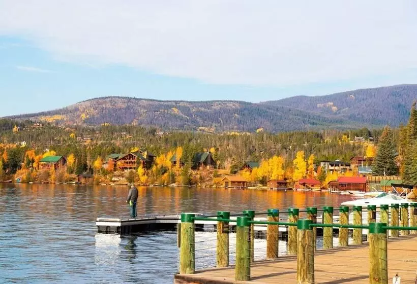 Relax & Recharge In Private Lake