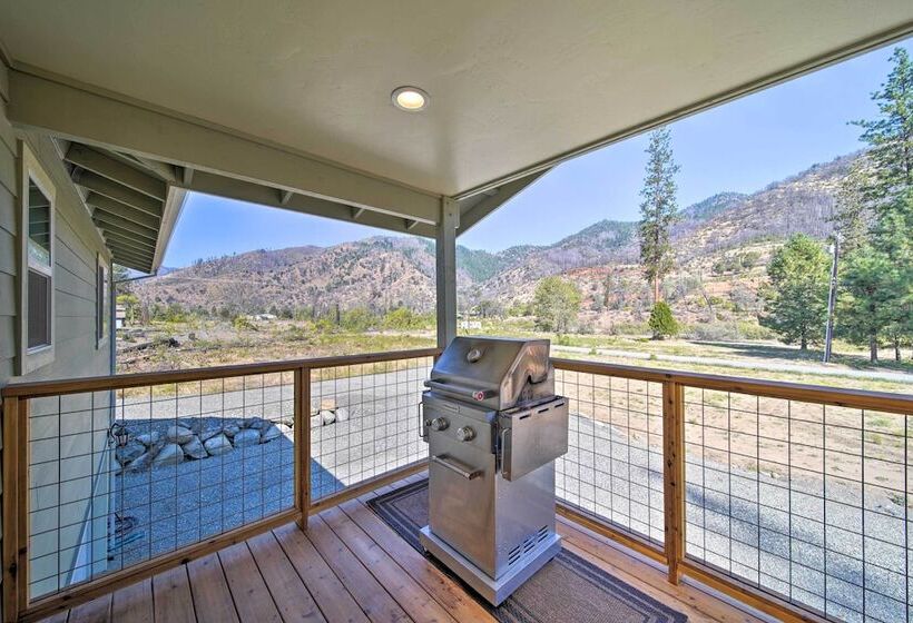 River Acres Retreat W/ Grill & River Access!