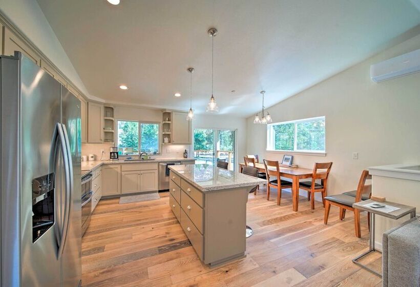 River Acres Retreat W/ Grill & River Access!