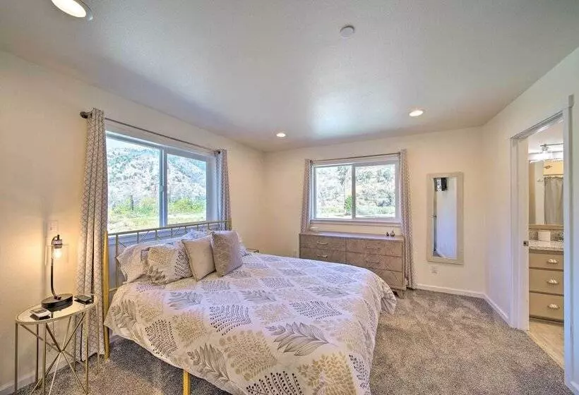 River Acres Retreat W/ Grill & River Access!