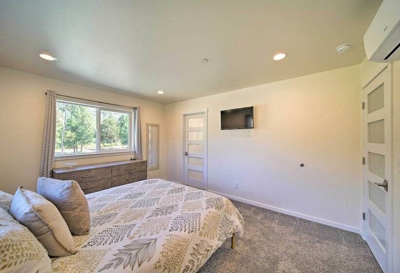 River Acres Retreat W/ Grill & River Access!