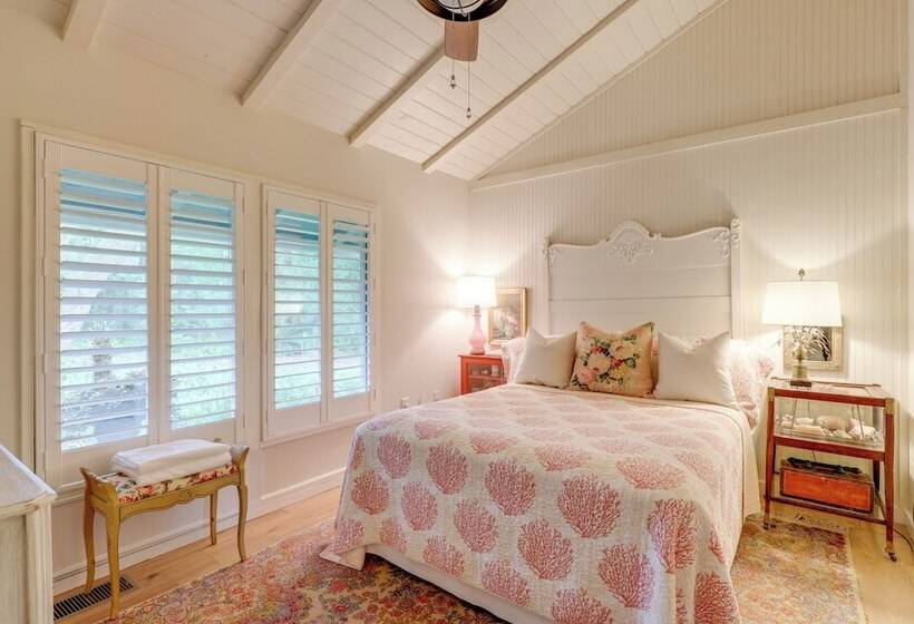 Secluded Riverfront Home W/ Dock Under Mossy Oaks