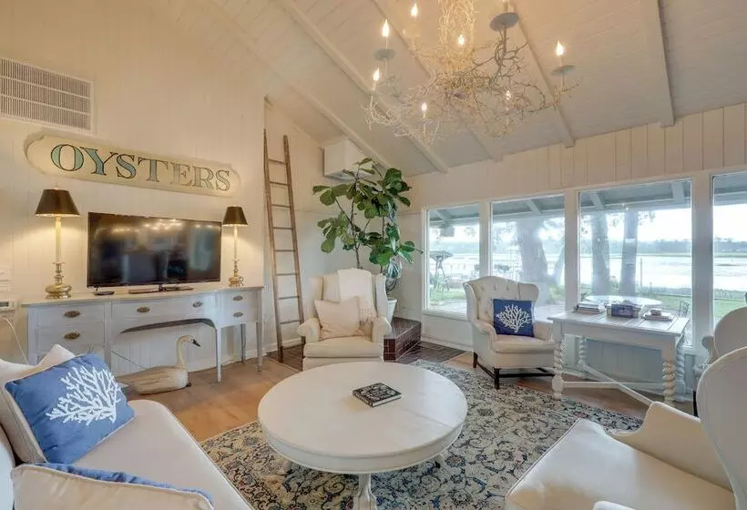 Secluded Riverfront Home W/ Dock Under Mossy Oaks