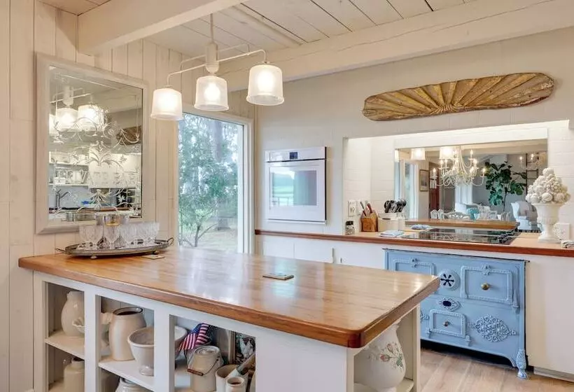 Secluded Riverfront Home W/ Dock Under Mossy Oaks