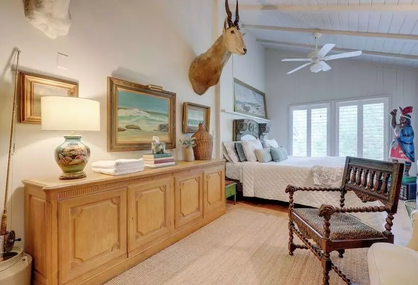 Secluded Riverfront Home W/ Dock Under Mossy Oaks