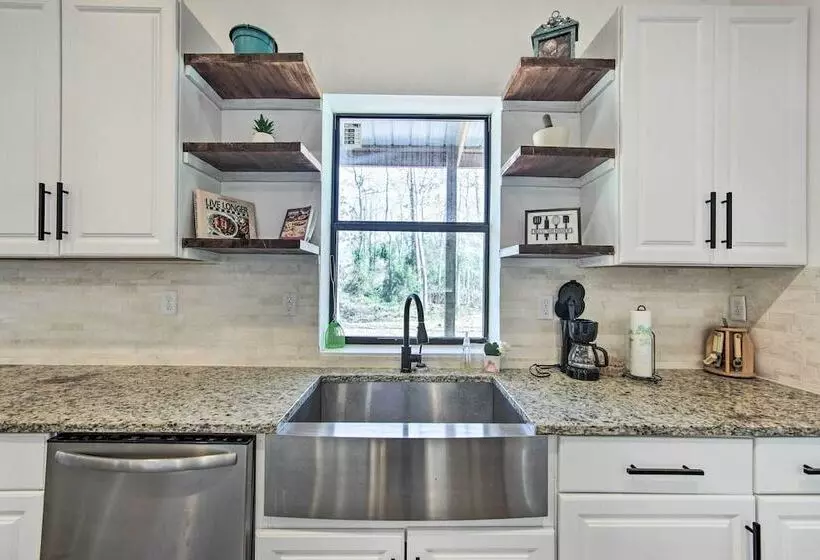 Rural Gilmer House W/ Covered Patio!