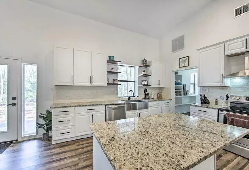 Rural Gilmer House W/ Covered Patio!