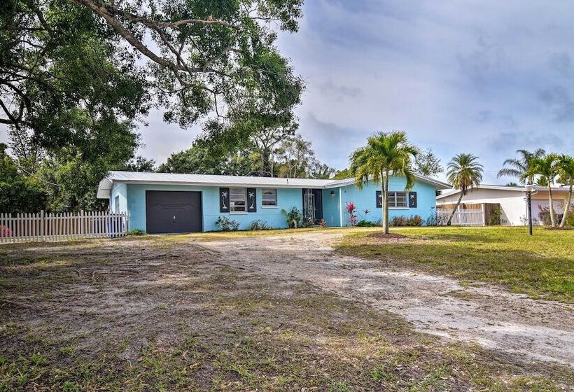 Sarasota Home W/large Backyard & Water Access