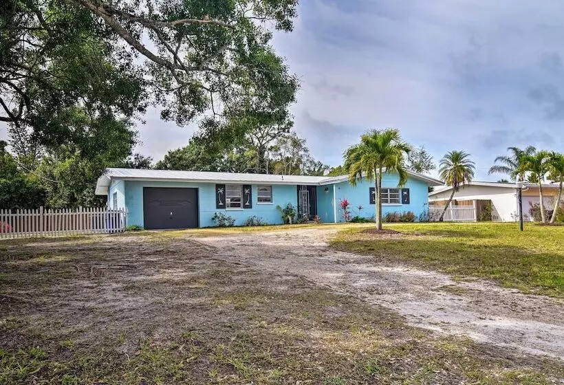 Sarasota Home W/large Backyard & Water Access