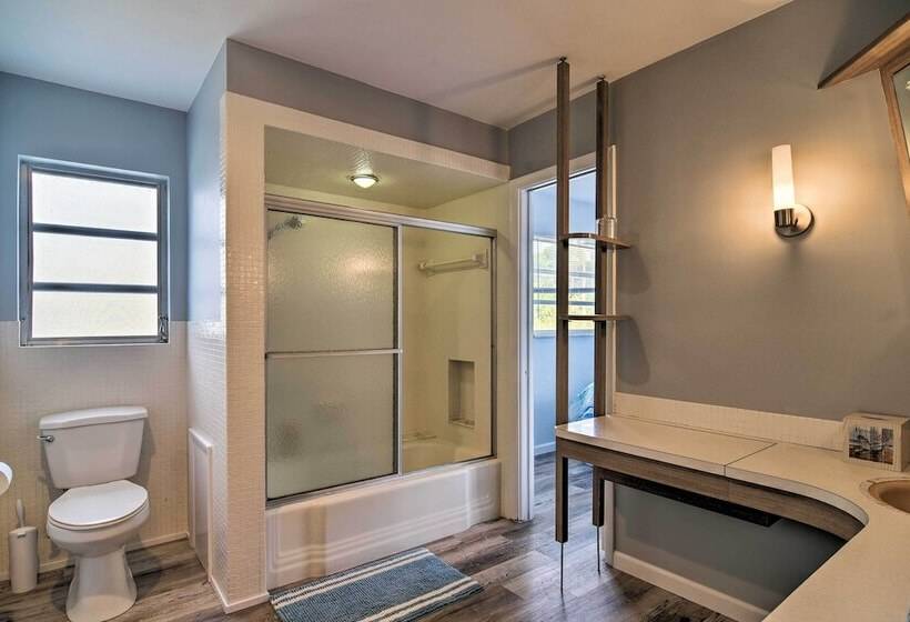 Sarasota Home W/large Backyard & Water Access