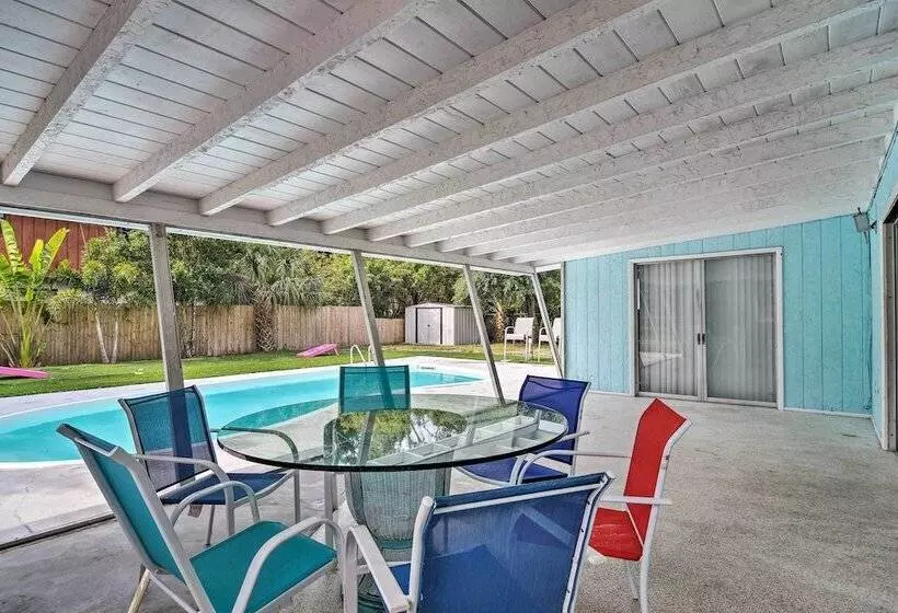 Sarasota Home W/large Backyard & Water Access