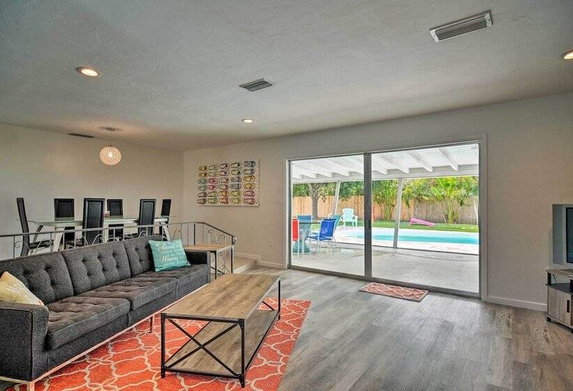 Sarasota Home W/large Backyard & Water Access