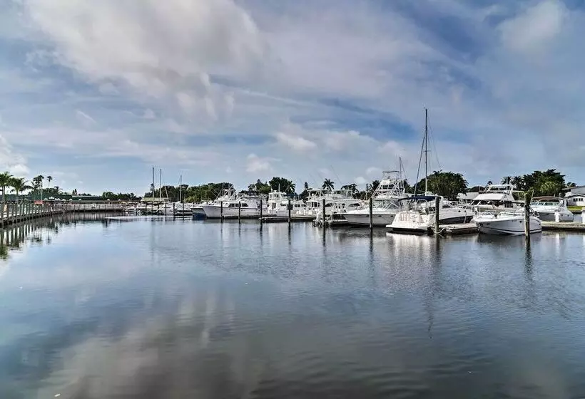 Sarasota Home W/large Backyard & Water Access