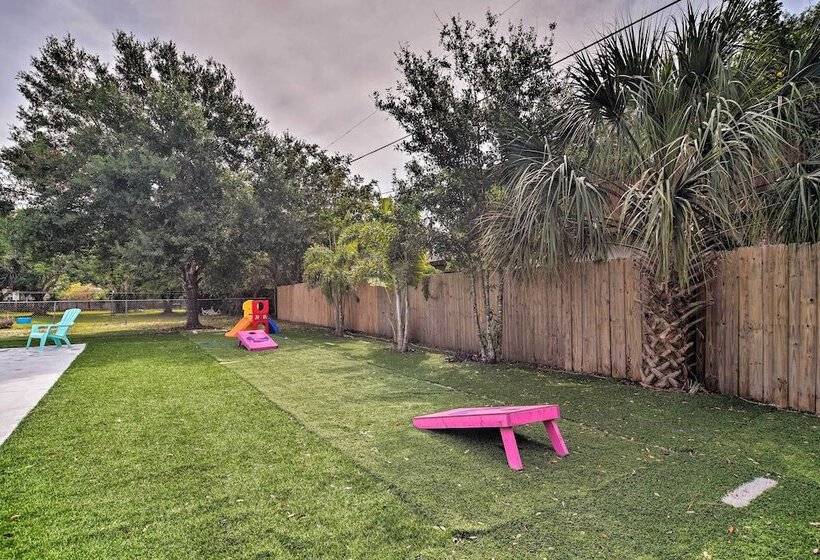Sarasota Home W/large Backyard & Water Access
