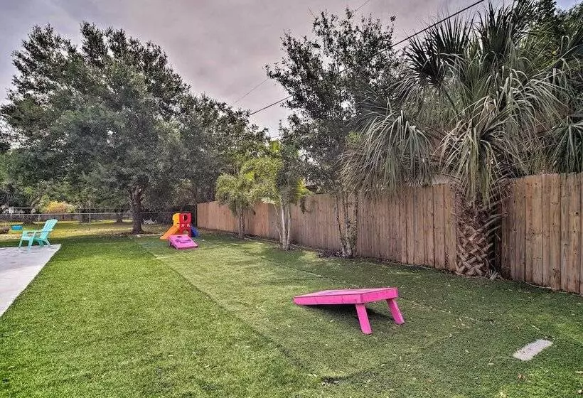 Sarasota Home W/large Backyard & Water Access