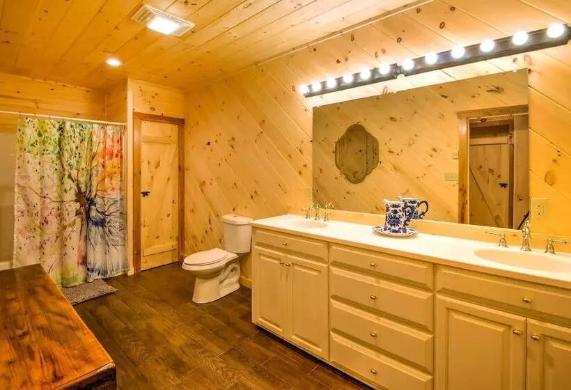 Scenic Trade Cabin W/ Deck Near Boone & App State!