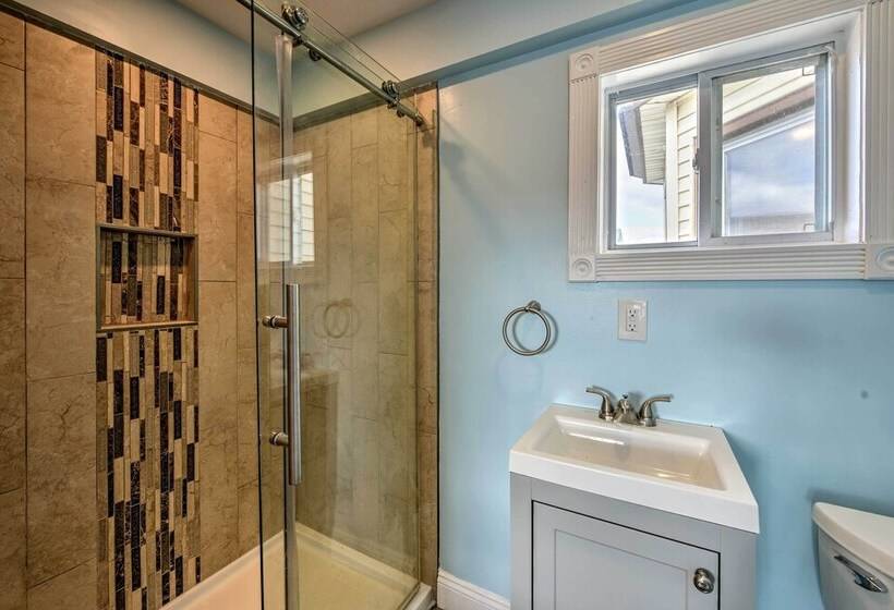 Seaside Wildwood Haven: Walk To Boardwalk/beach!