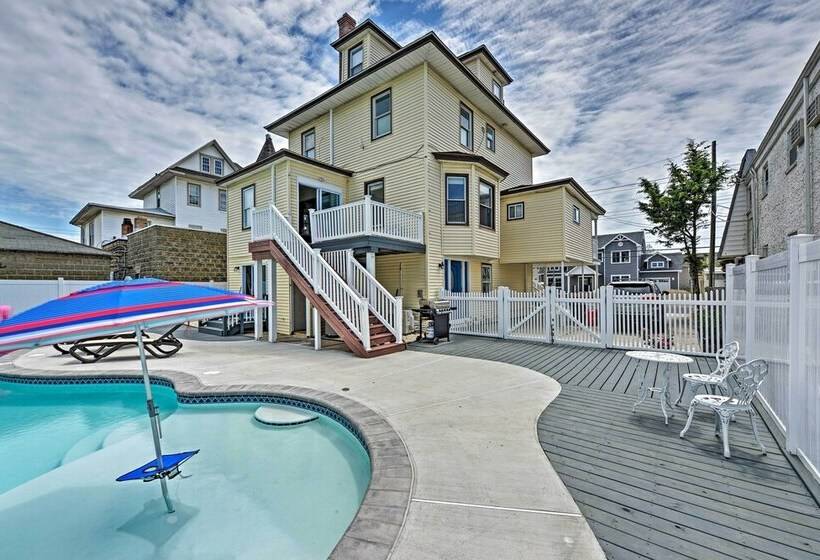 Seaside Wildwood Haven: Walk To Boardwalk/beach!