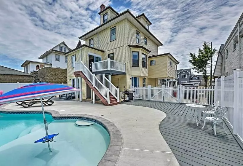 Seaside Wildwood Haven: Walk To Boardwalk/beach!