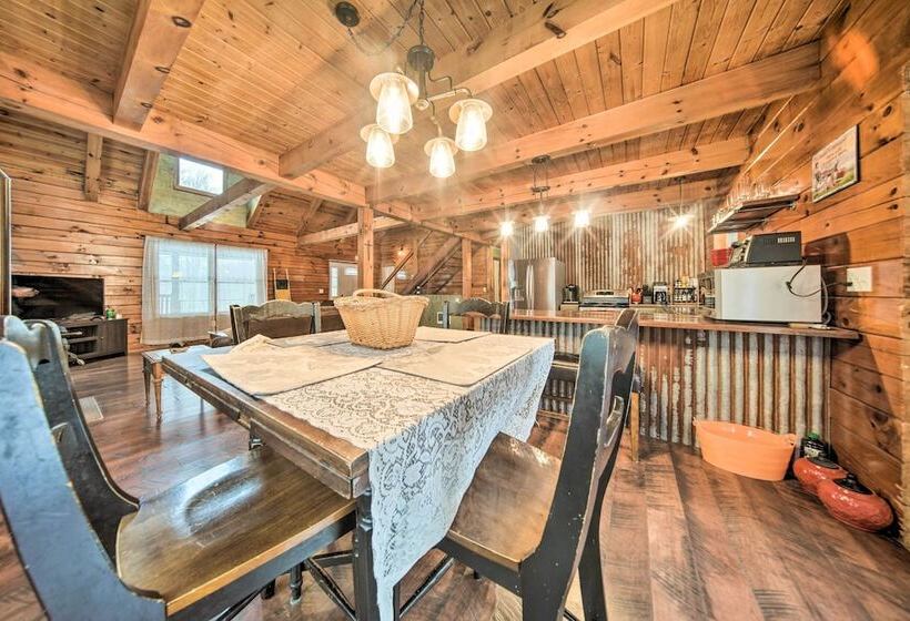 Cabin In Lake Chautauqua On 36 Acres W/ Hot Tub!