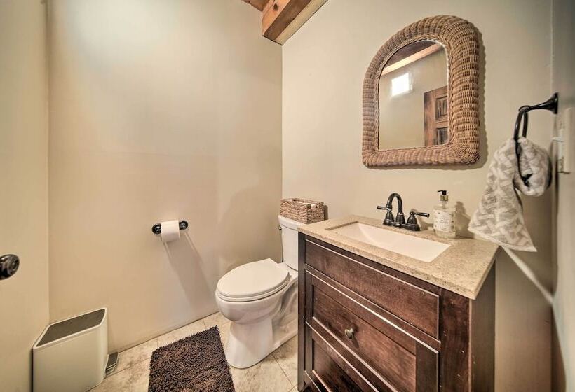 Cabin In Lake Chautauqua On 36 Acres W/ Hot Tub!