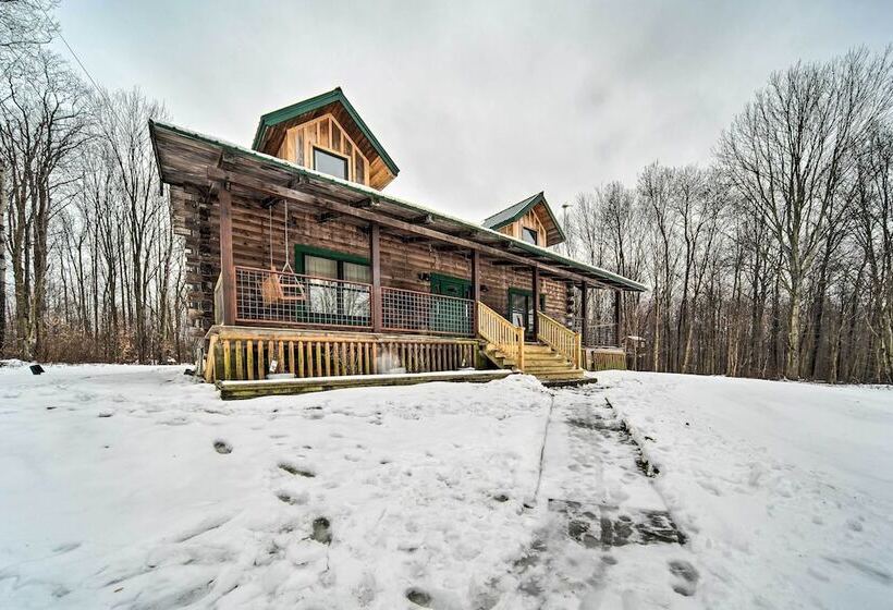 Cabin In Lake Chautauqua On 36 Acres W/ Hot Tub!