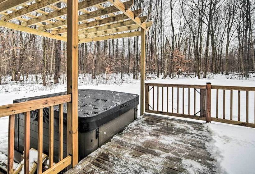 Cabin In Lake Chautauqua On 36 Acres W/ Hot Tub!