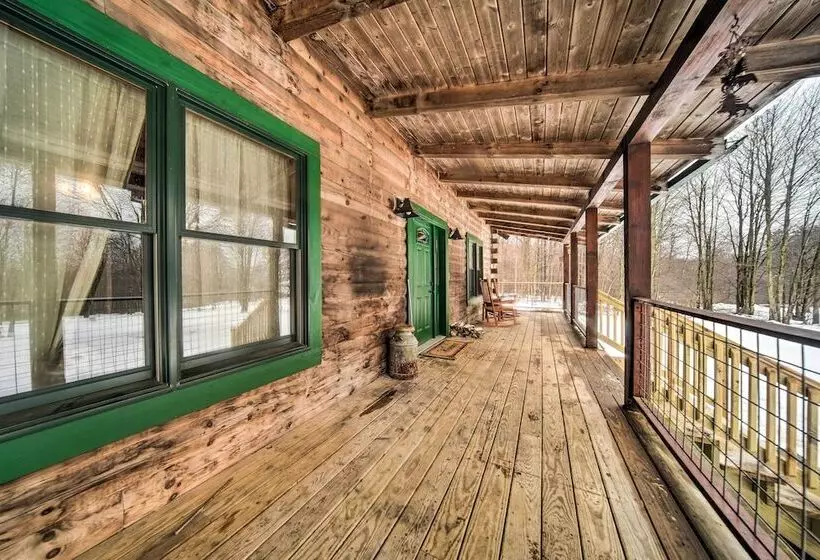 Cabin In Lake Chautauqua On 36 Acres W/ Hot Tub!