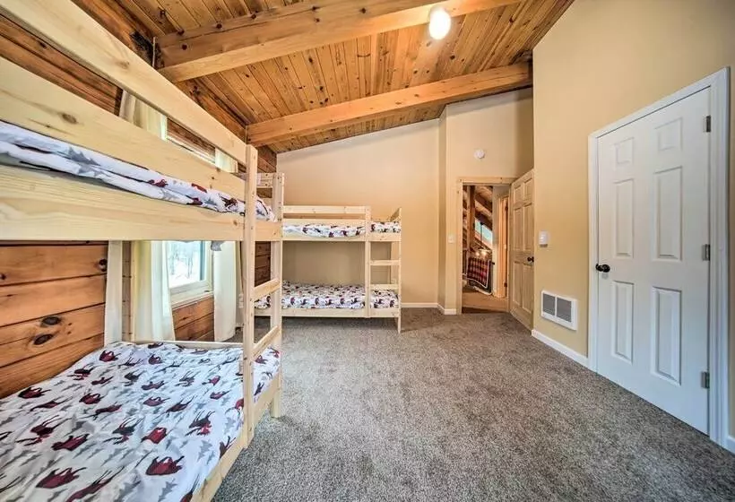 Cabin In Lake Chautauqua On 36 Acres W/ Hot Tub!