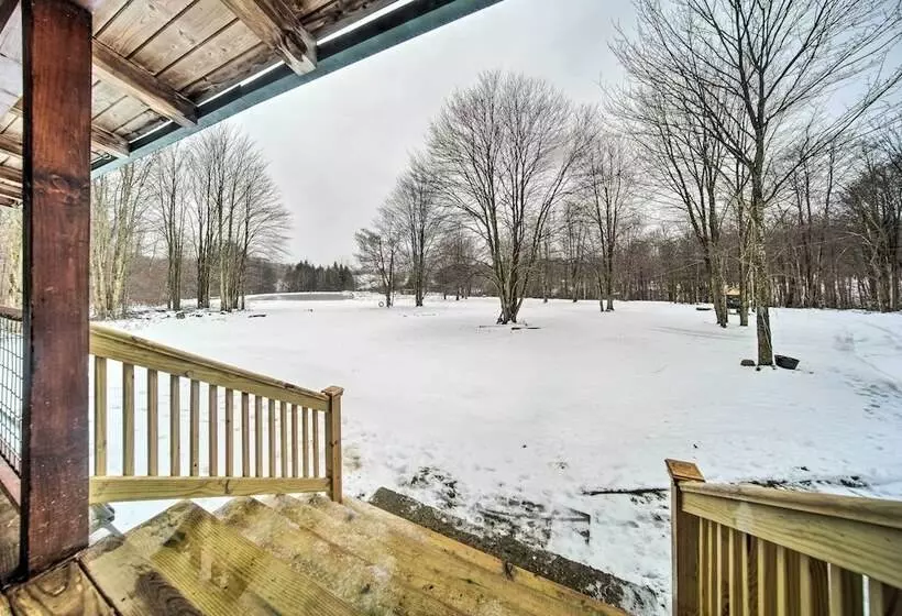 Cabin In Lake Chautauqua On 36 Acres W/ Hot Tub!