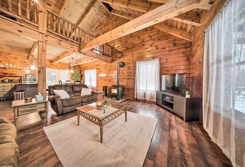 Cabin In Lake Chautauqua On 36 Acres W/ Hot Tub!