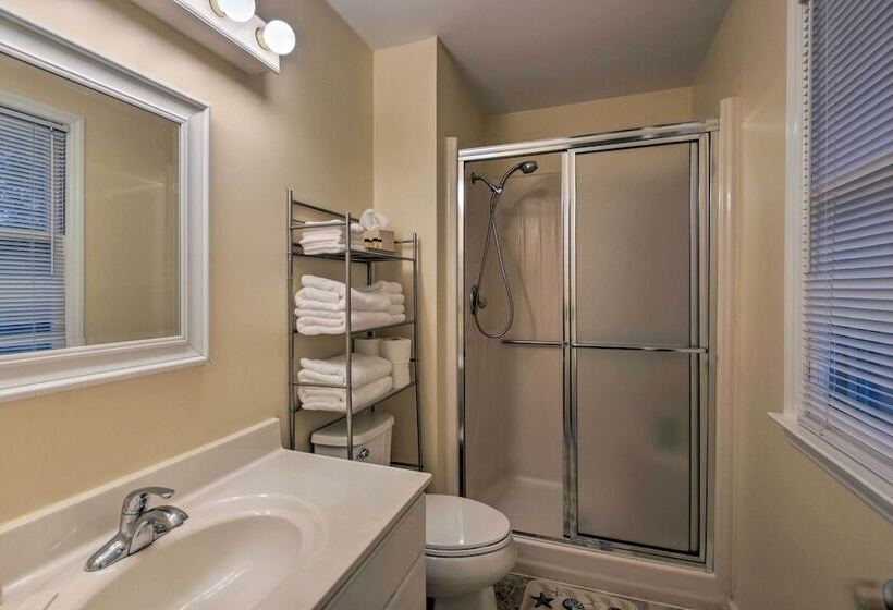 Spacious Family Home   17 Miles To Winston Salem!