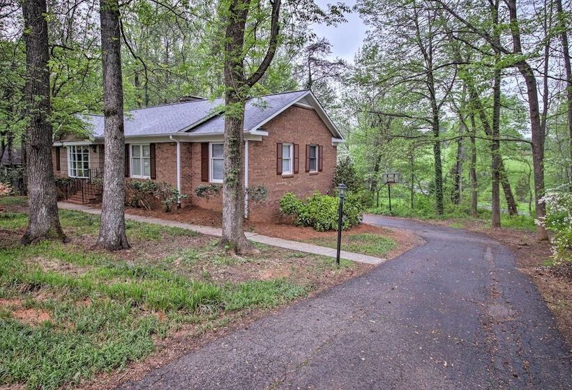Spacious Family Home   17 Miles To Winston Salem!