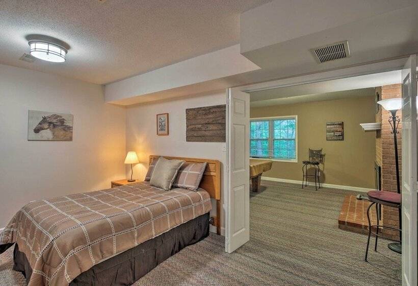 Spacious Family Home   17 Miles To Winston Salem!