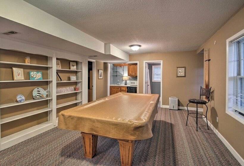 Spacious Family Home   17 Miles To Winston Salem!