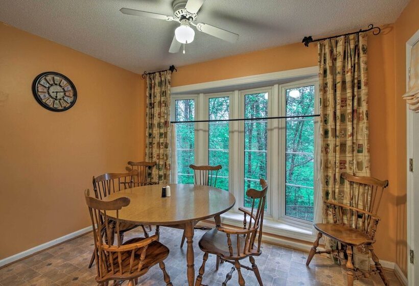Spacious Family Home   17 Miles To Winston Salem!