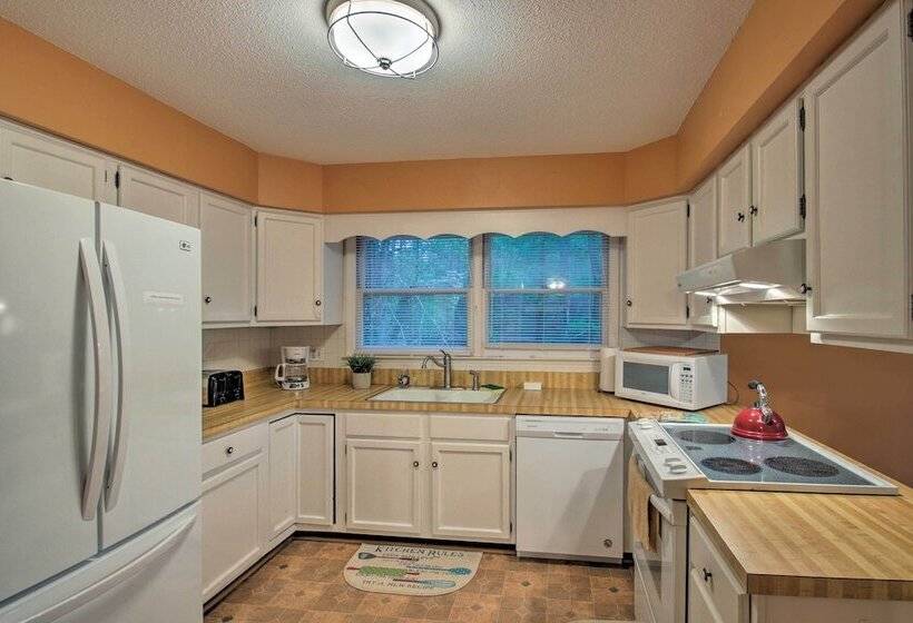 Spacious Family Home   17 Miles To Winston Salem!