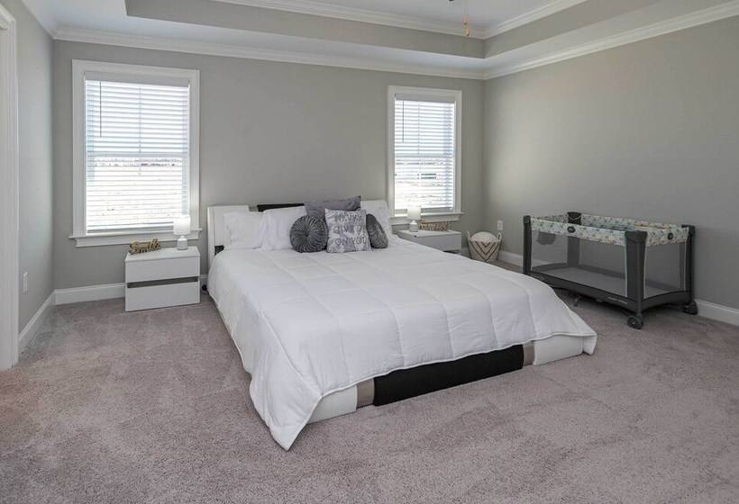 Spacious Hazel Green Home W/ Fireplace, Yard!