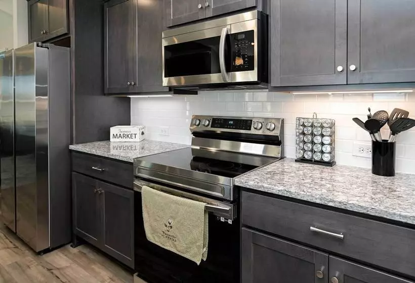 Spacious Hazel Green Home W/ Fireplace, Yard!