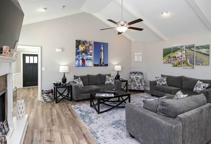 Spacious Hazel Green Home W/ Fireplace, Yard!