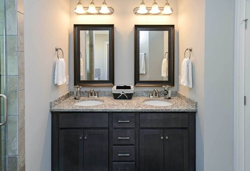 Spacious Hazel Green Home W/ Fireplace, Yard!