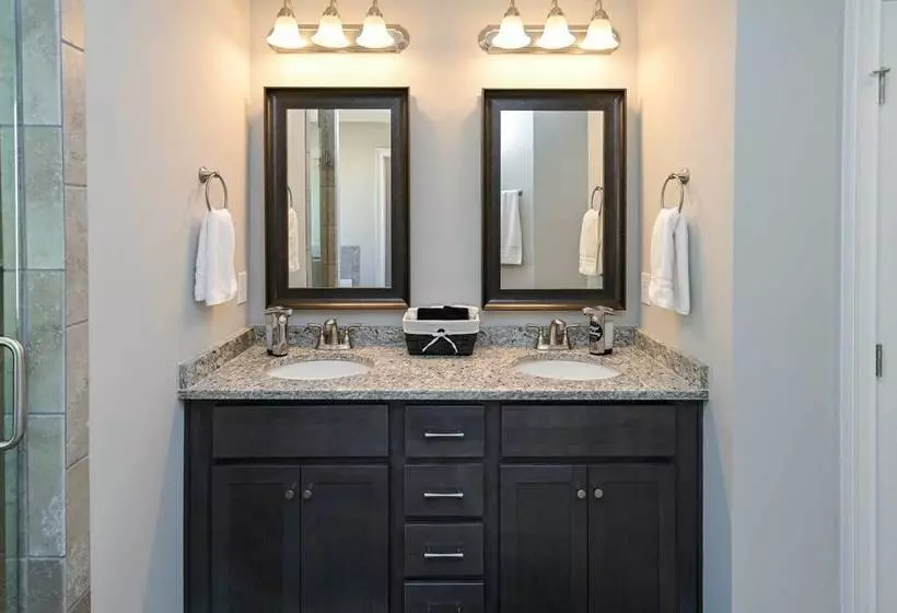 Spacious Hazel Green Home W/ Fireplace, Yard!