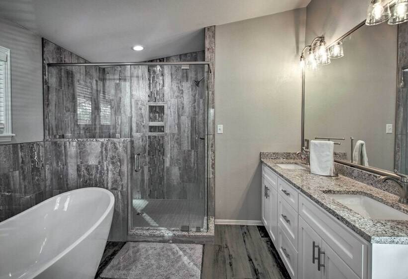 Spacious Hot Springs Home W/ Dock On Lake Hamilton