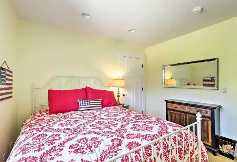 Spacious Midway Home W/ Balcony + Mtn Views!