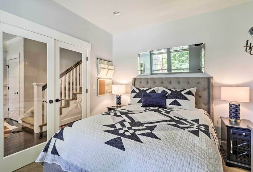 Spacious Midway Home W/ Balcony + Mtn Views!