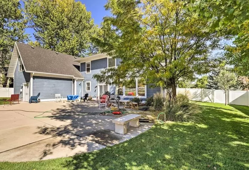 Spacious Midway Home W/ Balcony + Mtn Views!