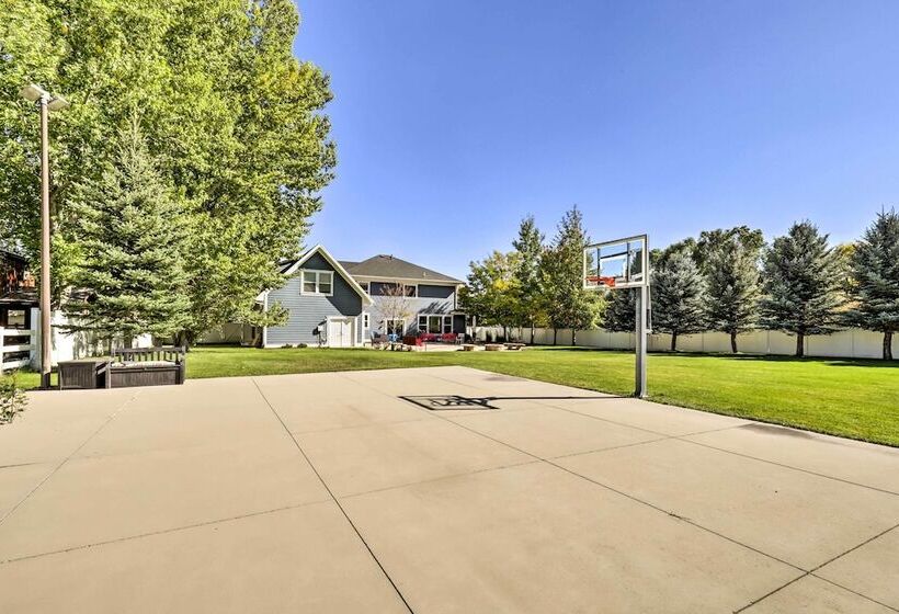 Spacious Midway Home W/ Balcony + Mtn Views!