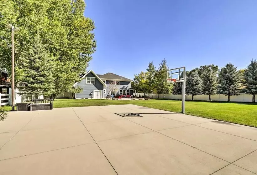 Spacious Midway Home W/ Balcony + Mtn Views!